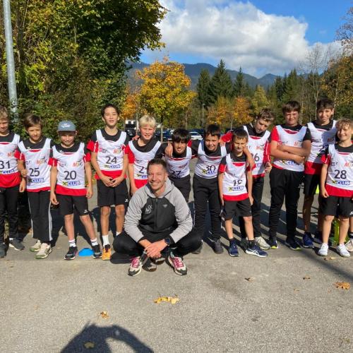 Schüler:innen beim Crosslauf