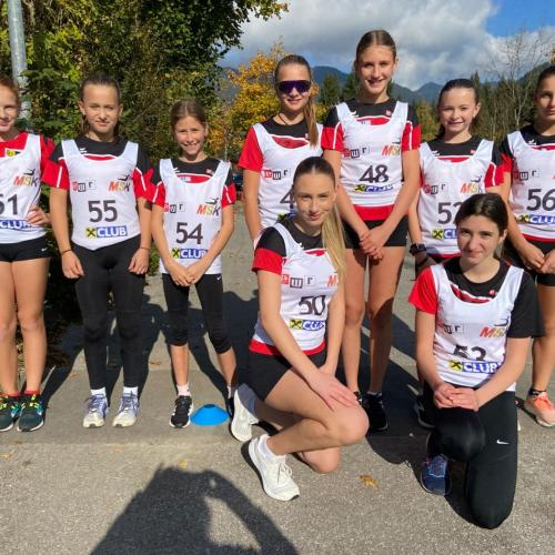 Schüler:innen beim Crosslauf