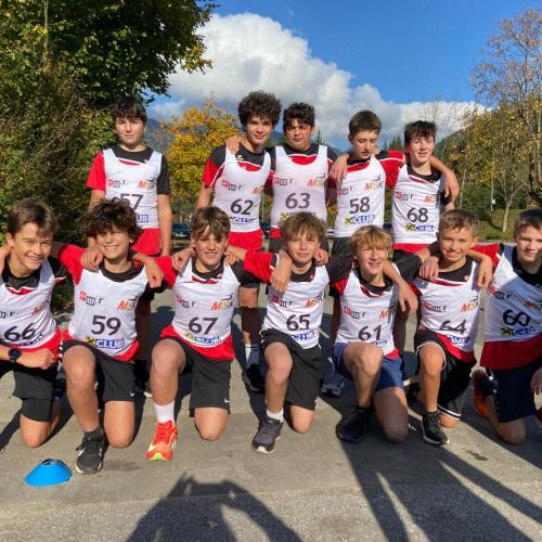 Schüler:innen beim Crosslauf