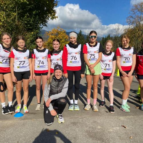 Schüler:innen beim Crosslauf