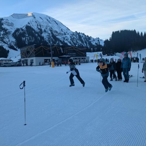 SchülerInnen beim Aufwärmen