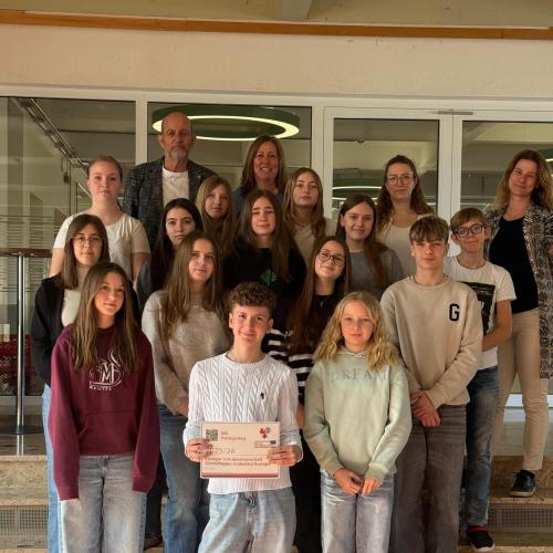 Gruppenfoto Schüler:innen Übergabe Partnerschaft