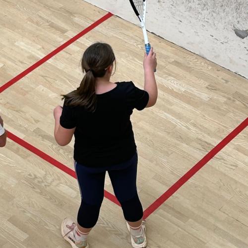 Schülerin beim Squash.