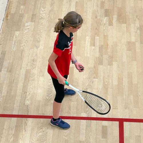 Schülerin beim Squash.