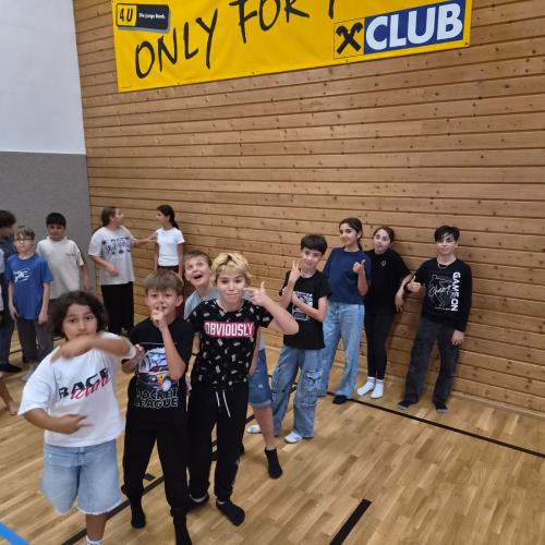 Kennenlerntage 1c und 1d: Spiele im Turnsaal.