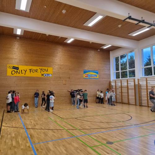 Kennenlerntage 1c und 1d: Spiele im Turnsaal.