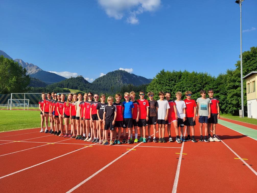 Klassenfoto der 3a im Drei-Tannen Stadion