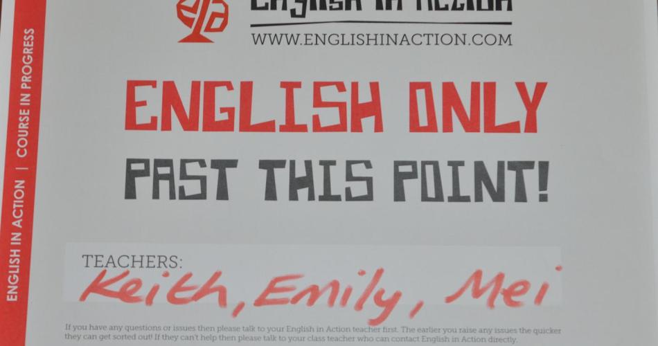 English only past this point Türschild