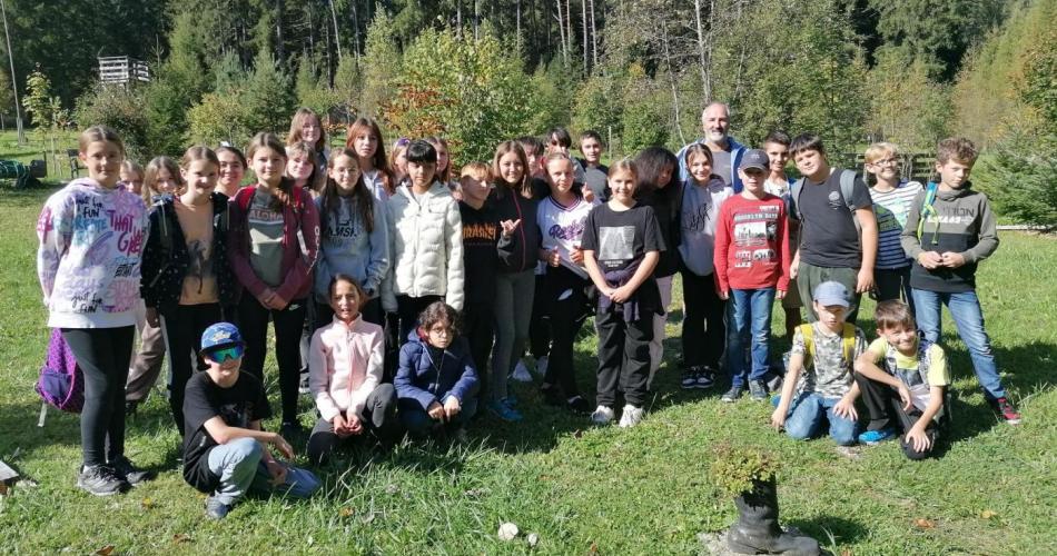 Gruppenfoto in der Waldschule in Lechaschau.