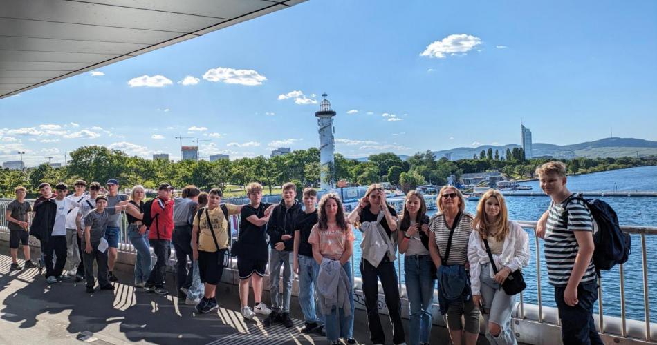 Klassenfoto der 4c bei der Donauinsel.