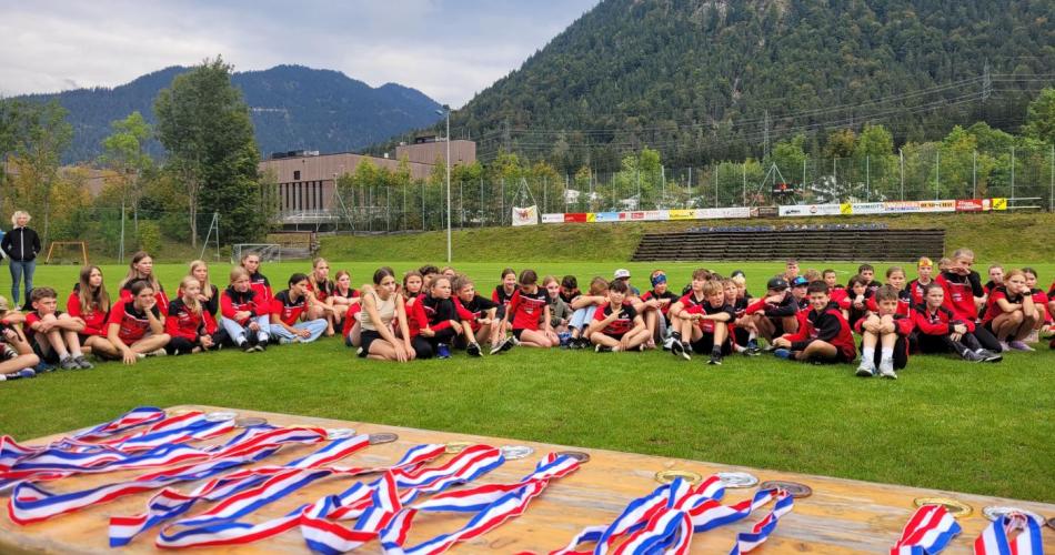 Schüler und Schülerinnen der Sportklassen beim Crosslauf