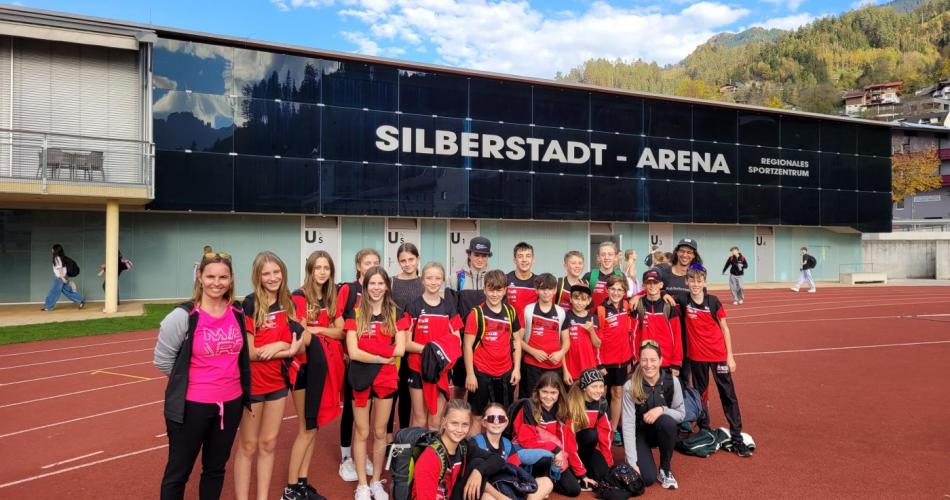 Alle Schüler und Schülerinnen, welche am Crosslauf in Schwaz teilgenommen haben.