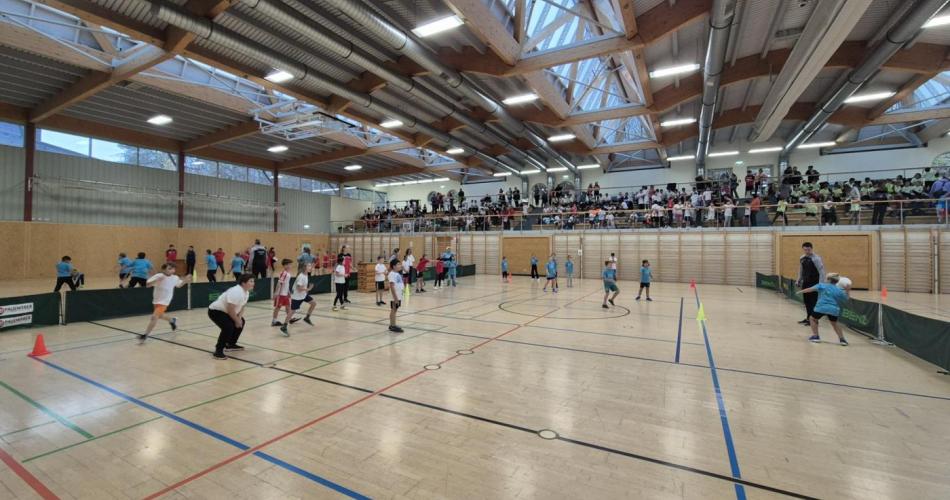 Völkerballturnier der Volksschulen Reutte 2024 in der Sporthalle Reutte