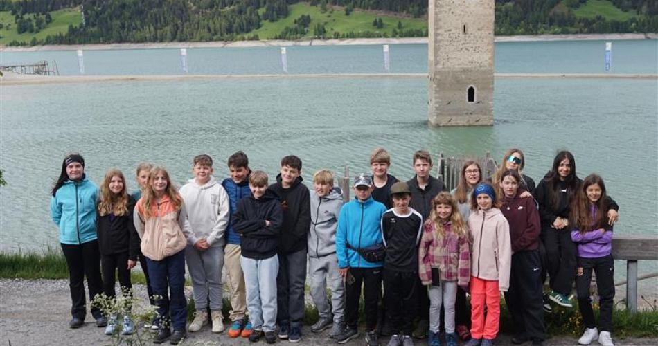 Klassenfoto 2c Kirche im See Reschenpass.