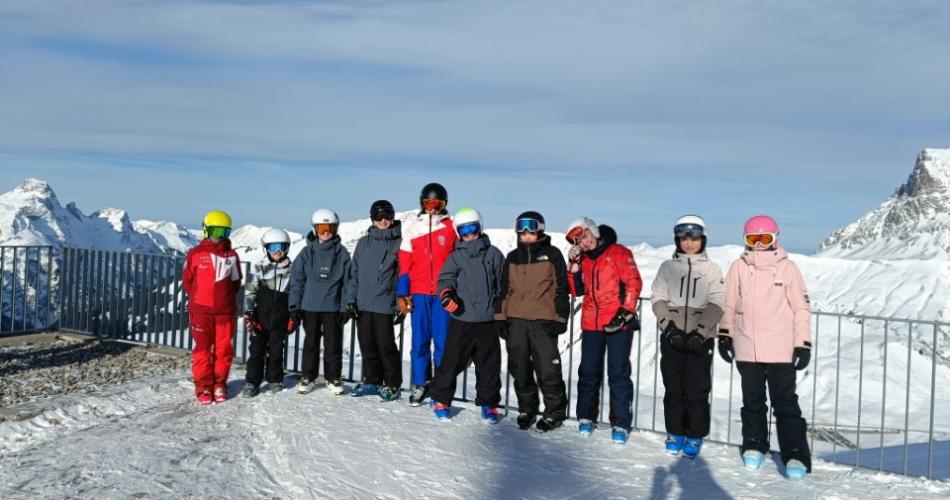 Gruppenfoto Teil der 3a auf der Skiwoche.