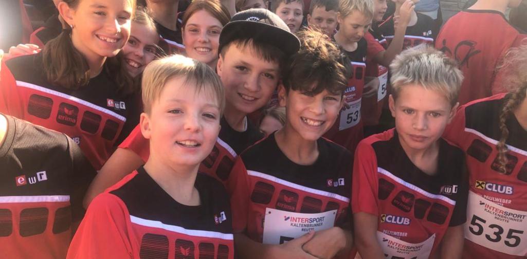 Schüler:innen der 1. und 2. Sportklasse